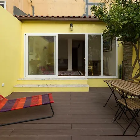 Campo Ourique Style Apartment